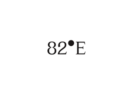 82°E